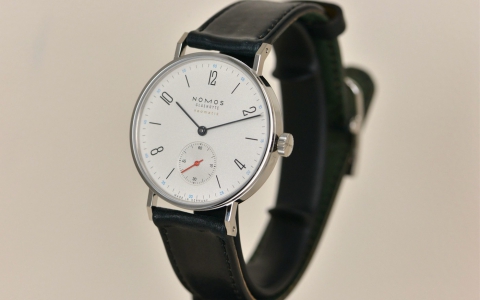 纤薄优雅 品鉴Nomos Tangente neomatik腕表