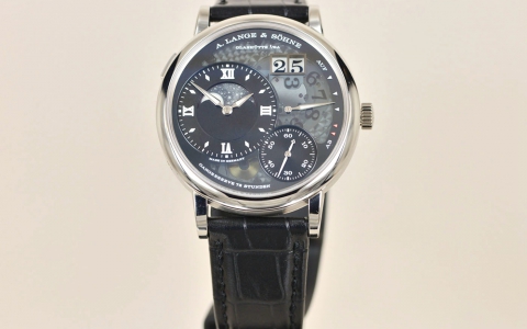 光彩动人 品鉴朗格Grand Lange 1 Moon Phase “Lumen”腕表